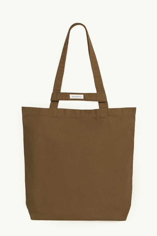 pusstiera tote bag An elegant sustainable cotton canvas tote bag, eco-friendly, premium Swedish design with Scandinavian quality, made in Europe, in limited edition numbered bags. Cappuccino color with four utility loops and a stabilizing strap